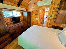 B11 NEW Awesome Tiny Home With A C Mountain Views Minutes to Skiing Hi