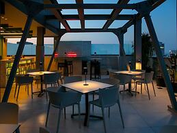 Mercure Larnaca Finikoudes Beach
