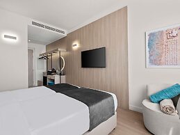 Mercure Larnaca Finikoudes Beach