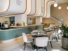 Mercure Larnaca Finikoudes Beach