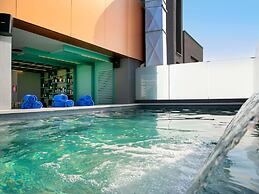 Mercure Larnaca Finikoudes Beach