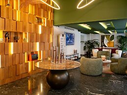Mercure Larnaca Finikoudes Beach