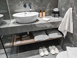 Mercure Larnaca Finikoudes Beach