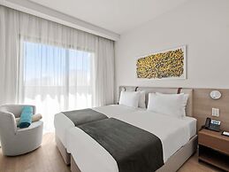 Mercure Larnaca Finikoudes Beach
