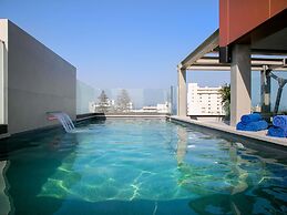 Mercure Larnaca Finikoudes Beach