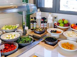Mercure Larnaca Finikoudes Beach