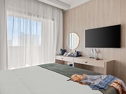 Mercure Larnaca Finikoudes Beach