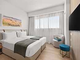 Mercure Larnaca Finikoudes Beach