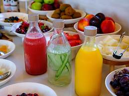 Mercure Larnaca Finikoudes Beach