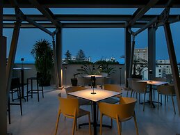 Mercure Larnaca Finikoudes Beach