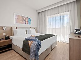 Mercure Larnaca Finikoudes Beach