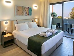 Mercure Larnaca Finikoudes Beach