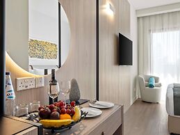 Mercure Larnaca Finikoudes Beach