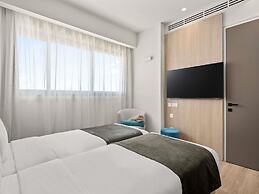 Mercure Larnaca Finikoudes Beach