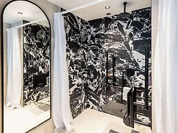 TRIBE Manchester Airport