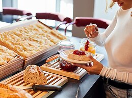 TRIBE Manchester Airport