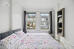 Cosy Tottenham Apartment Sleeps 4