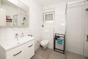 Modern Apartment Domina, With Balcony and Parking