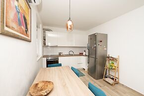 Modern Apartment Domina, With Balcony and Parking