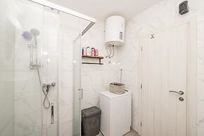 Modern Apartment Domina, With Balcony and Parking