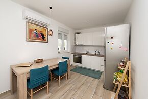 Modern Apartment Domina, With Balcony and Parking