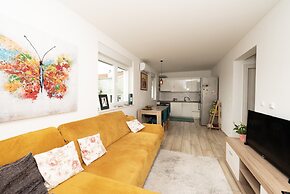 Modern Apartment Domina, With Balcony and Parking