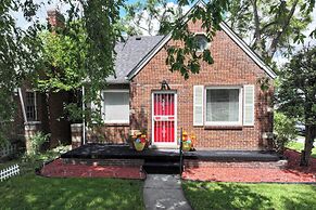 Peaceful Detroit Home w/ Yard: 10 Mi to Downtown!