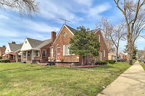 Peaceful Detroit Home w/ Yard: 10 Mi to Downtown!