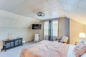 Peaceful Detroit Home w/ Yard: 10 Mi to Downtown!