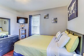 Peaceful Detroit Home w/ Yard: 10 Mi to Downtown!