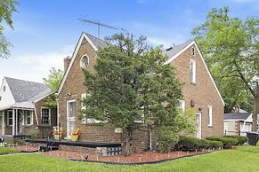 Peaceful Detroit Home w/ Yard: 10 Mi to Downtown!