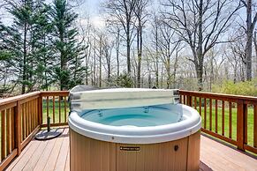 Peaceful Luray Cabin w/ Hot Tub, Deck & Fire Pit!