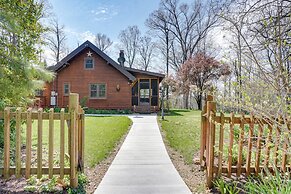 Peaceful Luray Cabin w/ Hot Tub, Deck & Fire Pit!