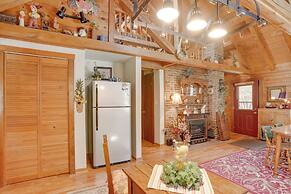 Peaceful Luray Cabin w/ Hot Tub, Deck & Fire Pit!