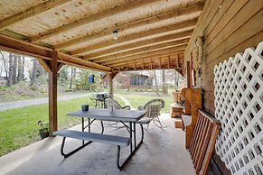 Peaceful Luray Cabin w/ Hot Tub, Deck & Fire Pit!