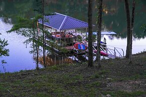 Lakefront Seneca Vacation Rental w/ Shared Dock!