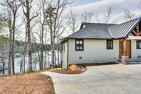 Lakefront Seneca Vacation Rental w/ Shared Dock!
