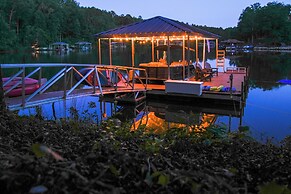 Lakefront Seneca Vacation Rental w/ Shared Dock!