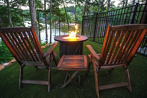 Lakefront Seneca Vacation Rental w/ Shared Dock!