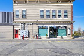 Modern Blaine Condo Rental < 1 Mi to Boat Harbor!