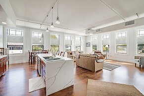 Modern Blaine Condo Rental < 1 Mi to Boat Harbor!