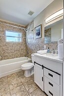 Beautifully Renovated 5 Bedroom with Guest House 5 Home by RedAwning