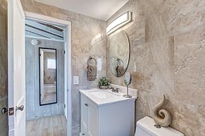 Beautifully Renovated 5 Bedroom with Guest House 5 Home by RedAwning