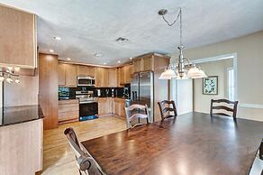 Beautifully Renovated 5 Bedroom with Guest House 5 Home by RedAwning