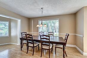 Beautifully Renovated 5 Bedroom with Guest House 5 Home by RedAwning