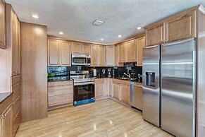 Beautifully Renovated 5 Bedroom with Guest House 5 Home by RedAwning