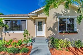 Beautifully Renovated 5 Bedroom with Guest House 5 Home by RedAwning