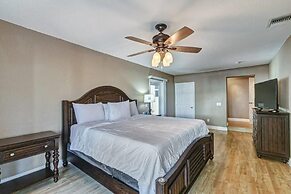 Beautifully Renovated 5 Bedroom with Guest House 5 Home by RedAwning