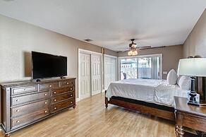 Beautifully Renovated 5 Bedroom with Guest House 5 Home by RedAwning