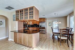 Beautifully Renovated 5 Bedroom with Guest House 5 Home by RedAwning